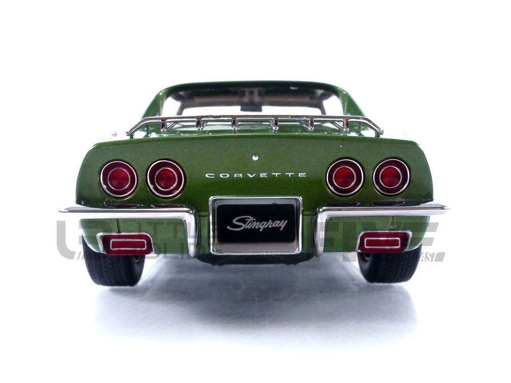 1/18ミニカー　CHEVROLET CORVETTE C3 Amazon.com: Motormax Toy 1979 Chevy Corvette C3 White with